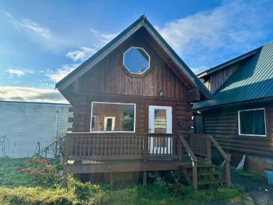 Main picture of 3756 Lake St