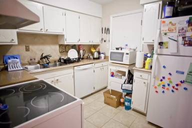 Main picture of Village Green Condos