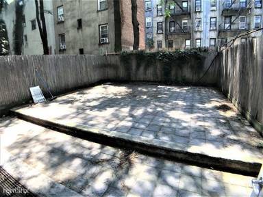 Main picture of 330 E 6th St