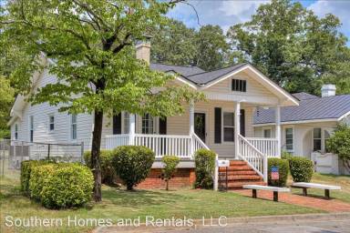 Main picture of 1111 Adrian St
