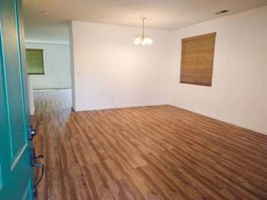 Main picture of 2718 Scott Ave