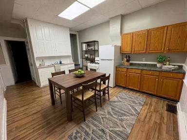 Main picture of 1366 W Market St