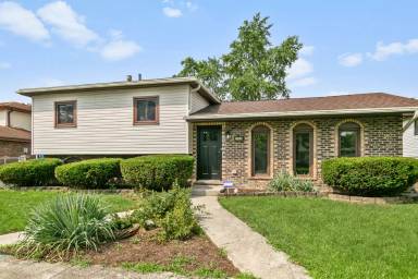 Main picture of 242 S Harper Ave