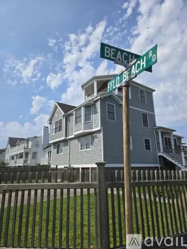 Main picture of 830 Beach Rd