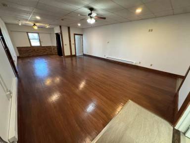 Main picture of 929 E Grove St