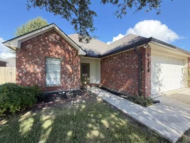 Main picture of 40320 Creekway Cove Ct