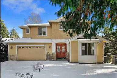 Main picture of 2310 100th Ave NE