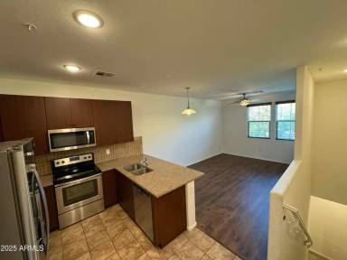 Main picture of 2330 E Huntington Dr