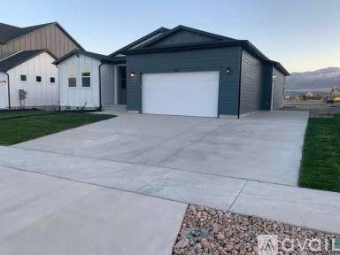 Main picture of 707 W Blue Mountain Dr