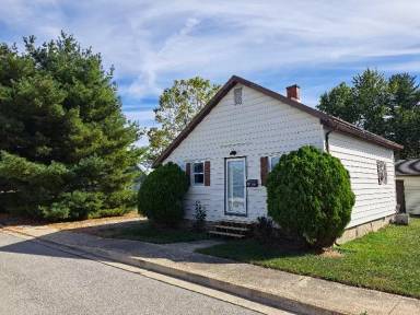 Main picture of 718 Center St