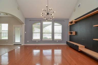 Main picture of 5006 Redleaf Forest Ln