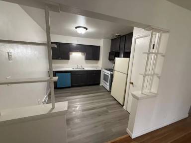 Main picture of 2358 S 98th St
