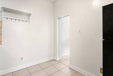 Main picture of 1101 E Palmer St