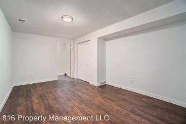 Main picture of 1208 Camelot Dr