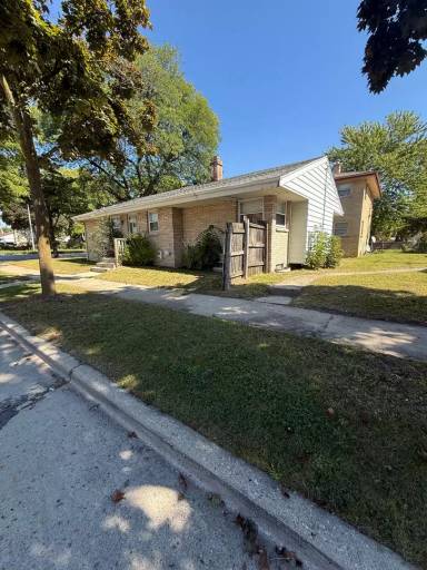 Main picture of 7335 W Hampton Ave