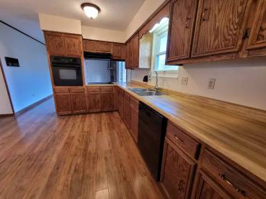 Main picture of 902 Laurie St