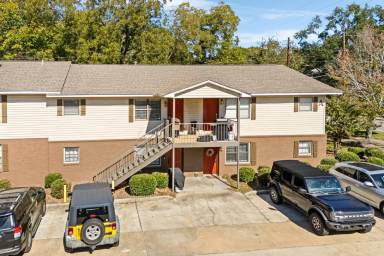 Main picture of 449 N Donahue Dr