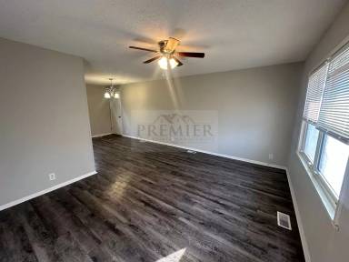 Main picture of 9525 Booth Ave