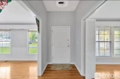 Main picture of 1702 E Caracas St