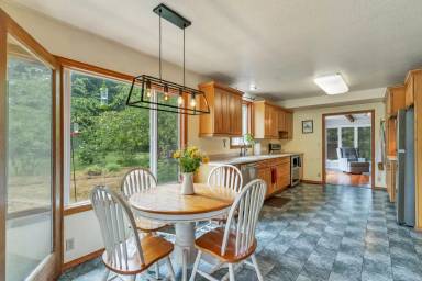 Main picture of 3194 Crooked Finger Rd NE