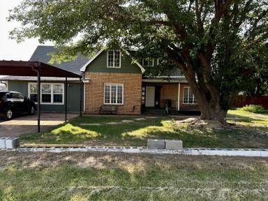 Main picture of 7617 Alcove Ave
