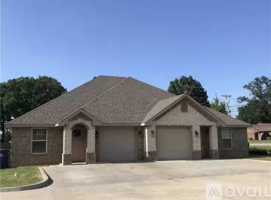 Main picture of Oakview Road Duplexes