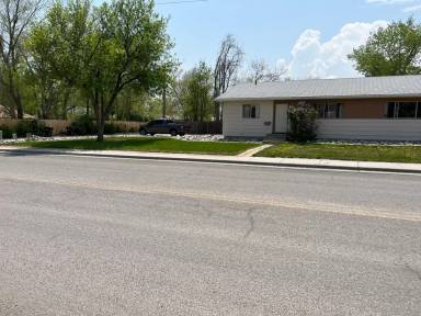 Main picture of 203 E Pershing Ave