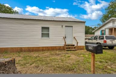 Main picture of 77 Alan St