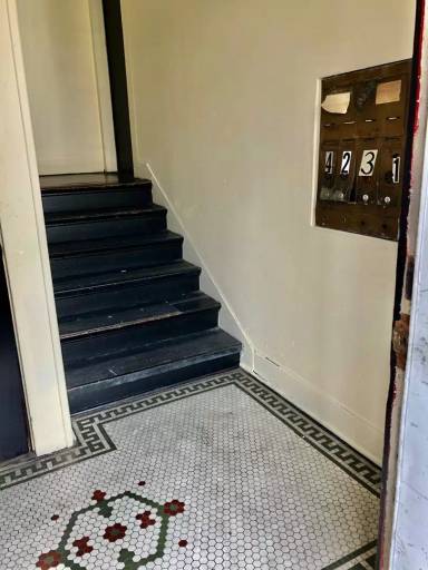 Main picture of 118 E Burnett Ave