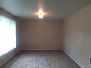Main picture of 184 SW C St