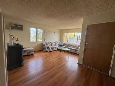 Main picture of 1025 N Mariposa Ave