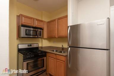 Main picture of 744 W Addison St