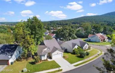 Main picture of 211 Hollington Dr NE