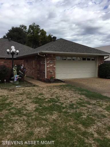 Main picture of 7645 University Dr