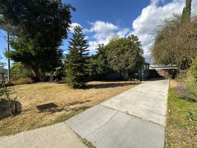 Main picture of 17233 Archwood St