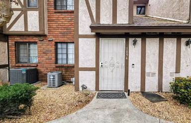 Main picture of 1094 S Mountain Ave