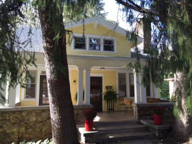Main picture of 521 Jackson Ave