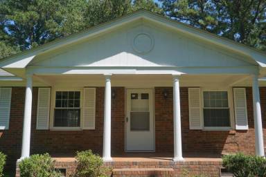 Main picture of 3009 S Elm St