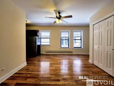 Main picture of 815-23 W Cornelia Ave