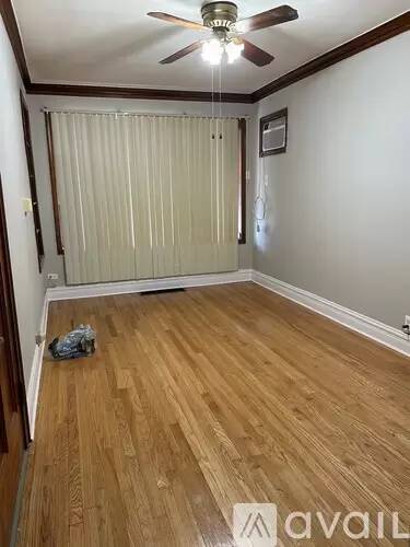 Main picture of 2921 S Lowe Ave