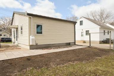 Main picture of 1732 2nd Ave SE