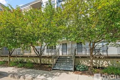 Main picture of 820 Emerald St
