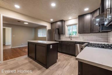 Main picture of 1845 S Link Ave