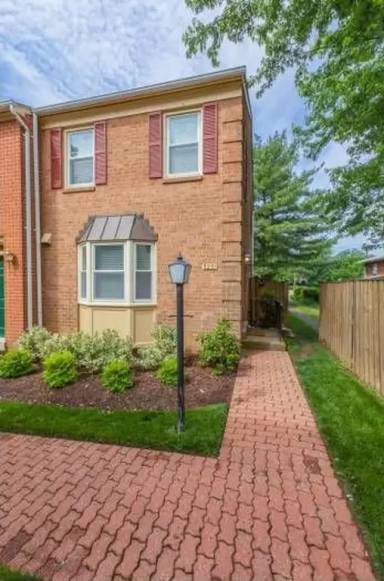 Main picture of 5251 Wilson Blvd
