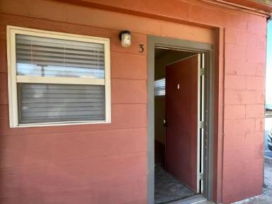 Main picture of 119 W Davis Ave