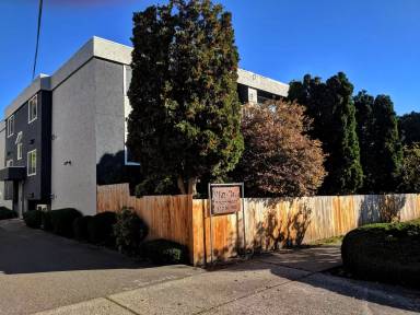 Main picture of 912 N 96th St