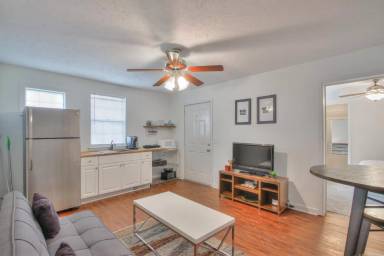 Main picture of 1714B Villa Pl