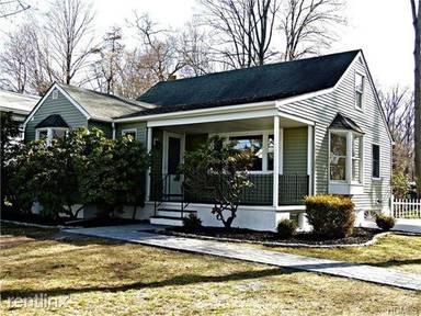 Main picture of 266 N Main St