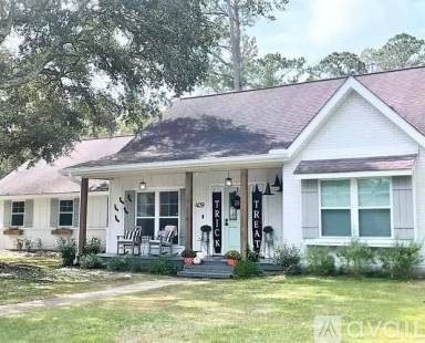 Main picture of 409 Trinity Ln
