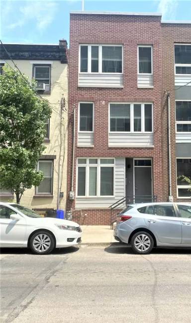 Main picture of 2131 E Norris St